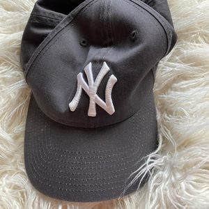 Men’s Yankee Hat